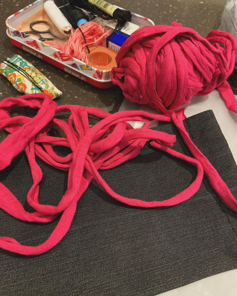 A Finger-Knitting Workshop: Turn Old T-Shirts into Yarn