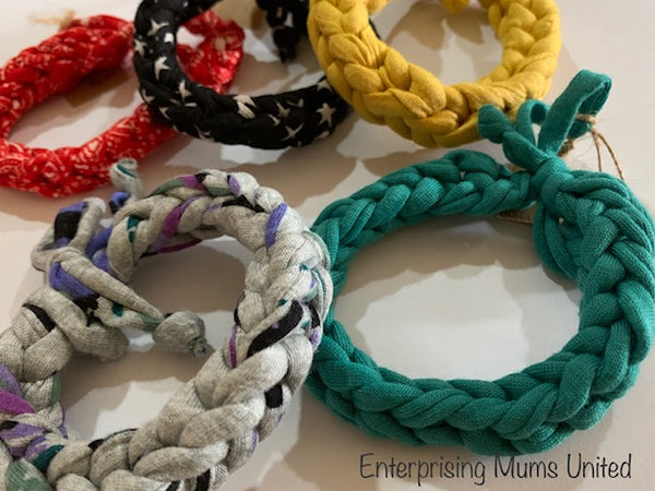 A Finger-Knitting Workshop: Turn T-Shirt Yarn into a Bracelet
